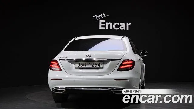 Mercedes-Benz E-Class 2017 — фото 4