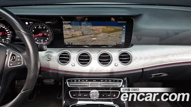Mercedes-Benz E-Class 2017 — фото 12