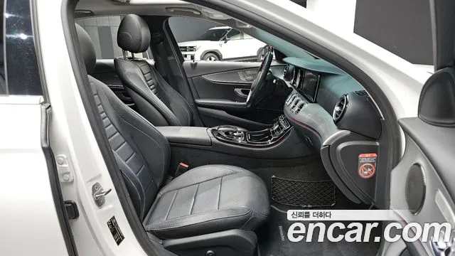 Mercedes-Benz E-Class 2017 — фото 15