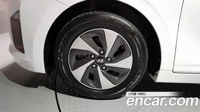 Hyundai Ioniq 2017 — фото 5