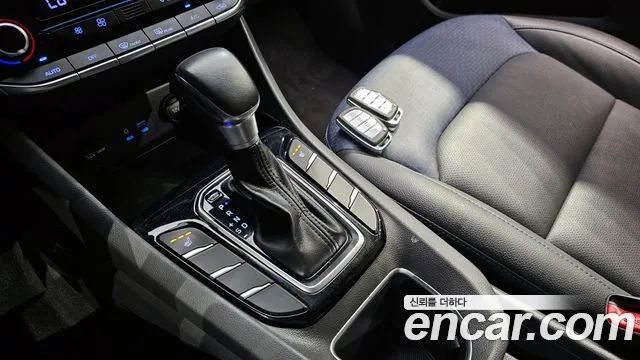 Hyundai Ioniq 2017 — фото 19