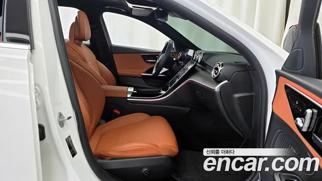 Mercedes-Benz C-Class 2023 — фото 17