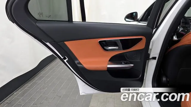 Mercedes-Benz C-Class 2023 — фото 15