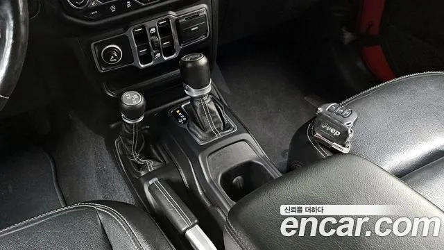 Jeep Wrangler 2019 — фото 12