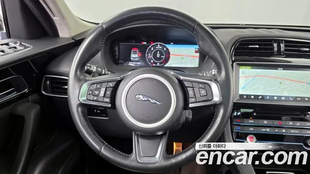 Jaguar F-PACE 2019 — фото 13