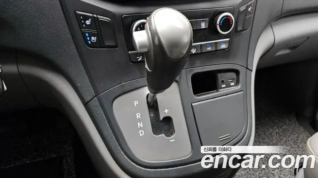 Hyundai Starex 2018 — фото 9