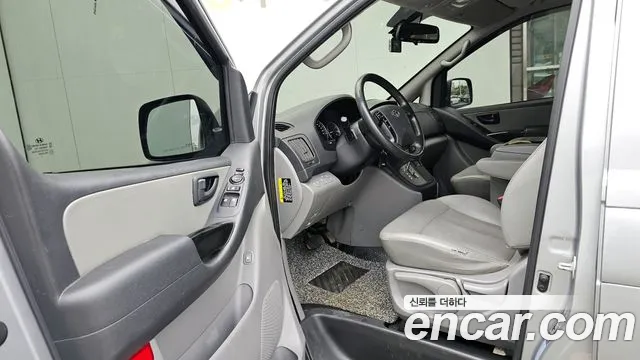 Hyundai Starex 2018 — фото 10