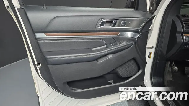 Ford Explorer 2017 — фото 14