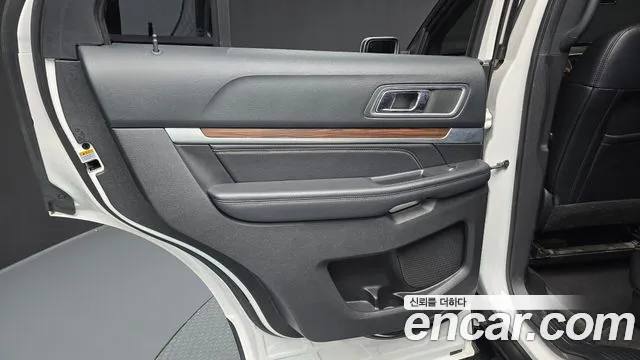 Ford Explorer 2017 — фото 15