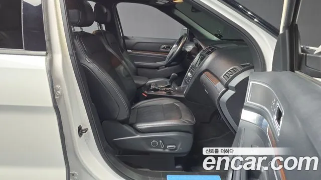 Ford Explorer 2017 — фото 16