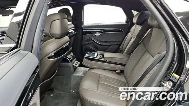 Audi A8 2021 — фото 16