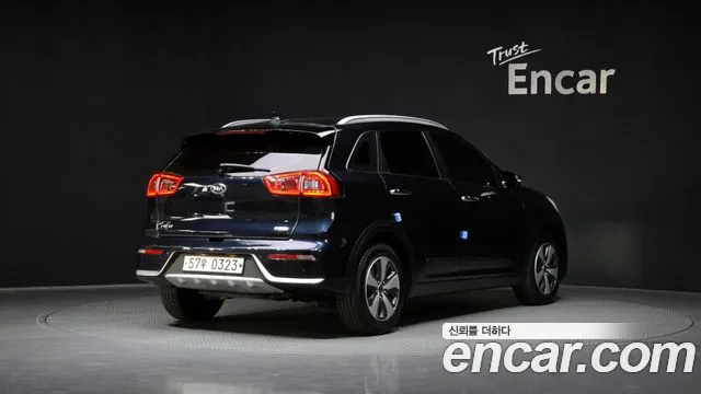 Kia Niro 2017 — фото 2
