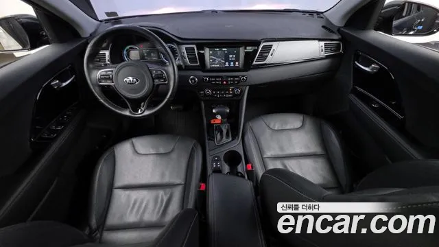 Kia Niro 2017 — фото 10