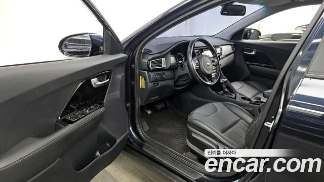 Kia Niro 2017 — фото 13