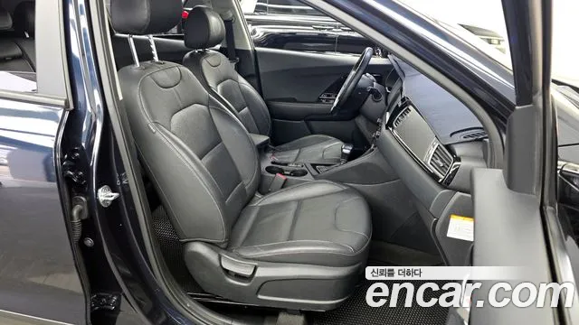 Kia Niro 2017 — фото 17