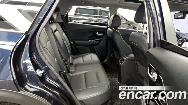 Kia Niro 2017 — фото 18