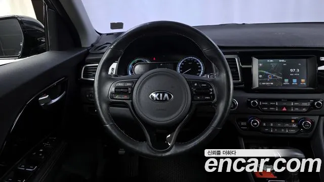 Kia Niro 2017 — фото 19