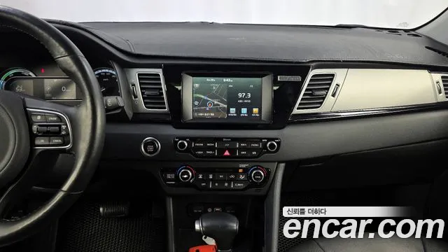 Kia Niro 2017 — фото 20
