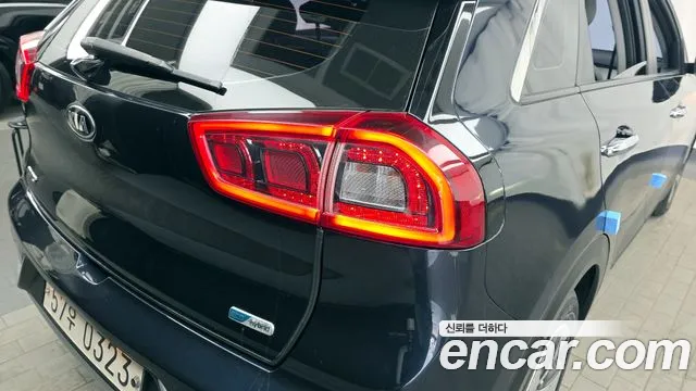 Kia Niro 2017 — фото 9