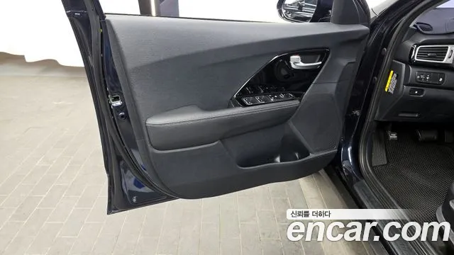 Kia Niro 2017 — фото 14