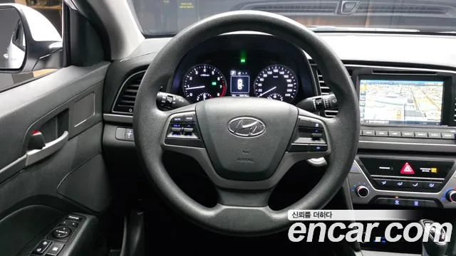 Hyundai AVANTE 2017 — фото 13