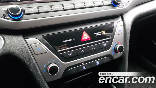 Hyundai AVANTE 2017 — фото 16