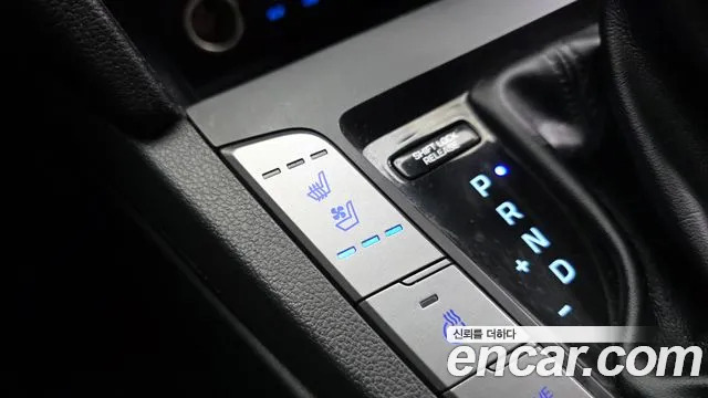 Hyundai AVANTE 2017 — фото 19