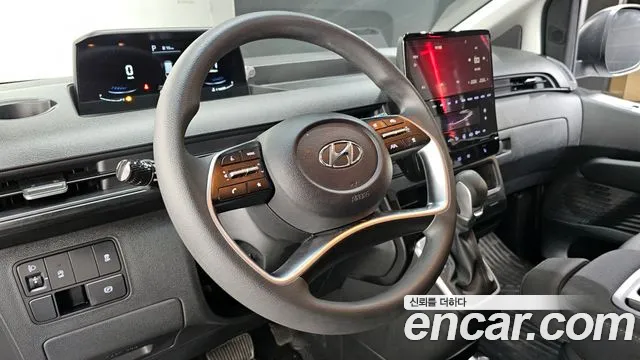 Hyundai Staria 2024 — фото 18