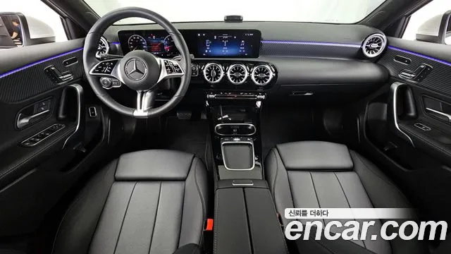 Mercedes-Benz A-Class 2024 — фото 10