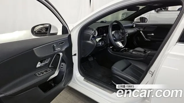 Mercedes-Benz A-Class 2024 — фото 13