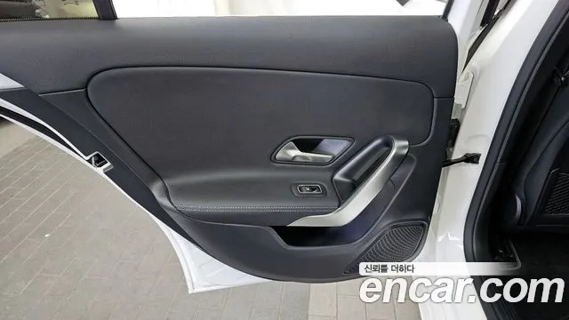 Mercedes-Benz A-Class 2024 — фото 15
