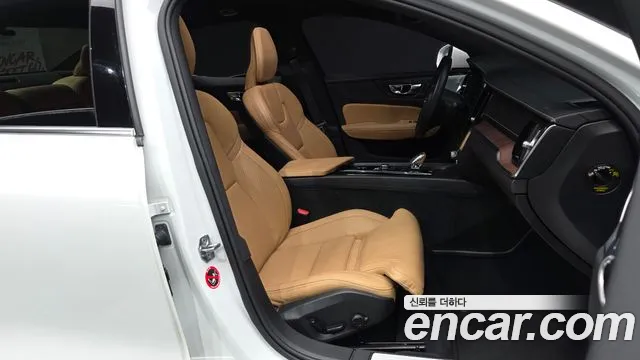 Volvo S60 2021 — фото 17