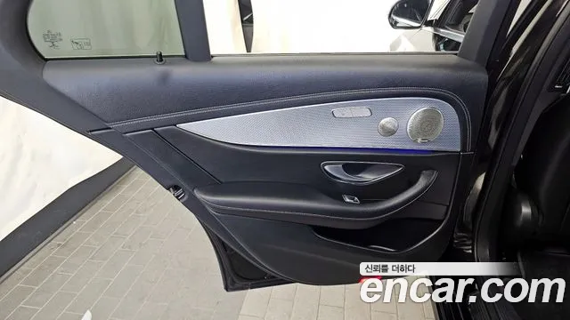 Mercedes-Benz E-Class 2021 — фото 15