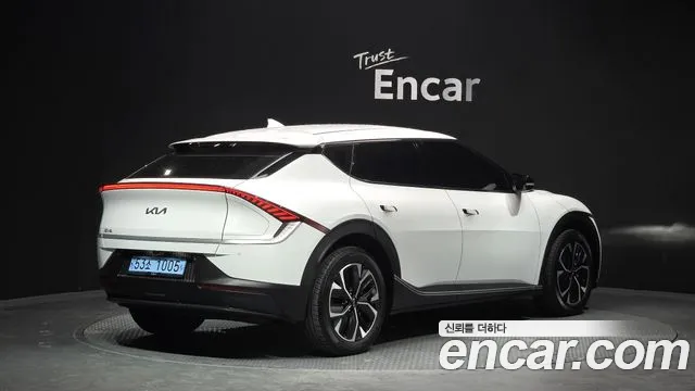 Kia EV6 2023 — фото 2