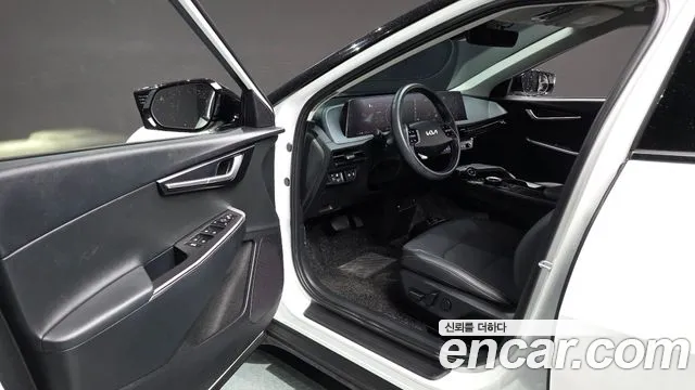 Kia EV6 2023 — фото 10