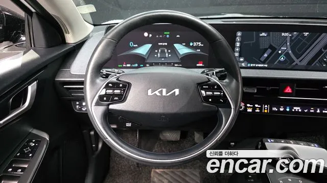 Kia EV6 2023 — фото 12