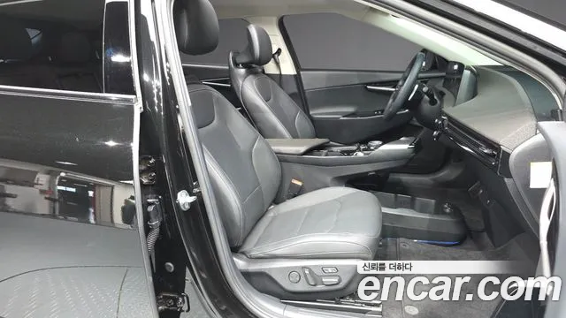 Kia EV6 2022 — фото 17
