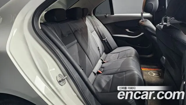 Mercedes-Benz C-Class 2018 — фото 18