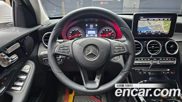 Mercedes-Benz C-Class 2018 — фото 19