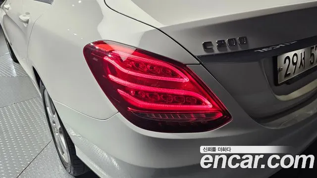 Mercedes-Benz C-Class 2018 — фото 9