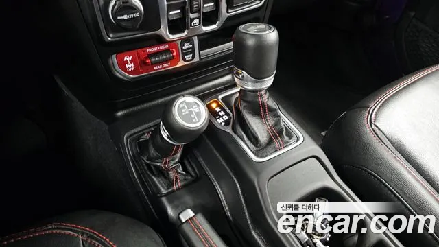 Jeep Wrangler 2023 — фото 12