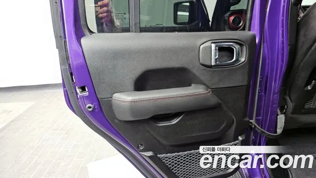Jeep Wrangler 2023 — фото 15