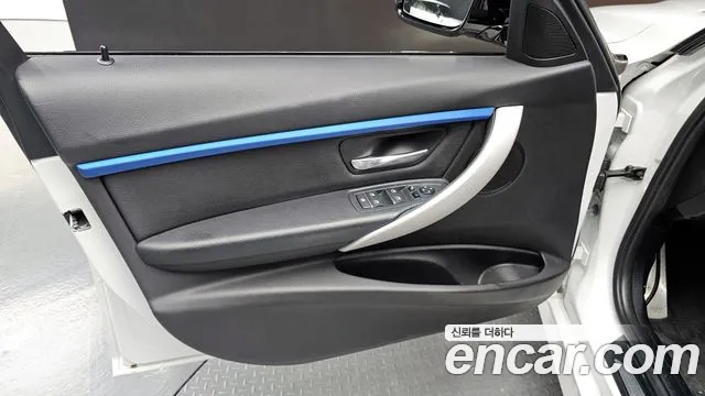 BMW 3-Series 2017 — фото 14