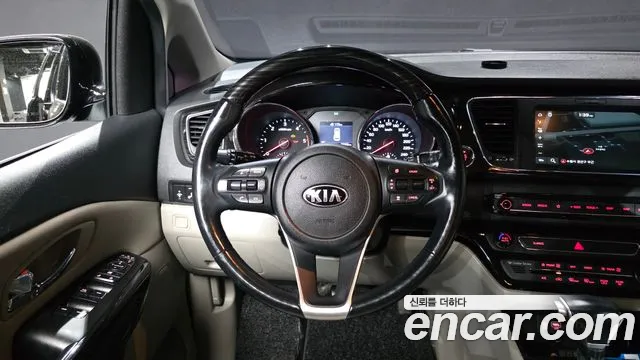 Kia Canival 2020 — фото 13