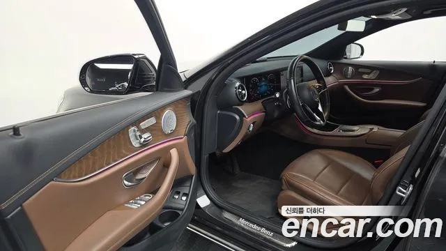 Mercedes-Benz E-Class 2021 — фото 13