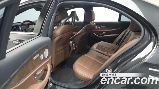 Mercedes-Benz E-Class 2021 — фото 17