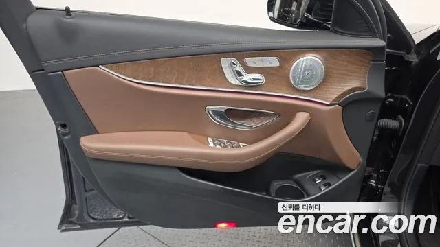Mercedes-Benz E-Class 2021 — фото 14