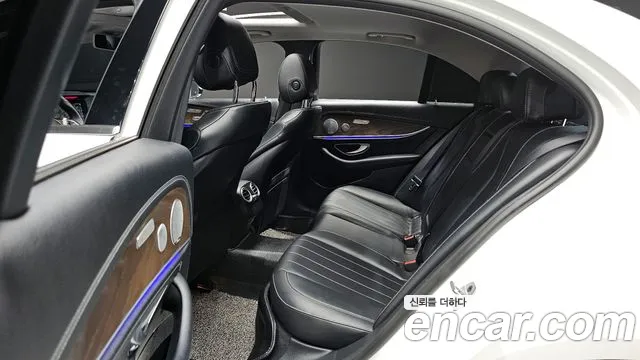 Mercedes-Benz E-Class 2018 — фото 11