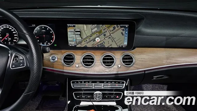 Mercedes-Benz E-Class 2018 — фото 12