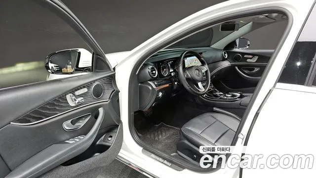 Mercedes-Benz E-Class 2017 — фото 10